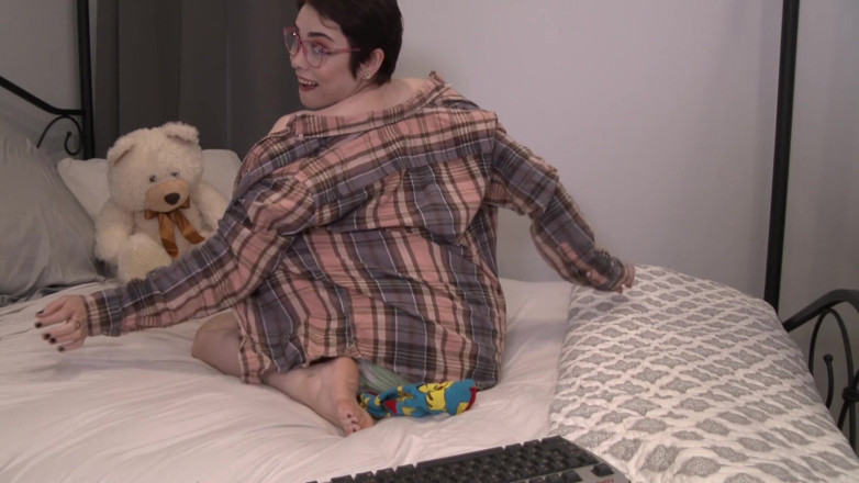 Sinful Feet: First timer on webcam Megan foot sucking but forgets something