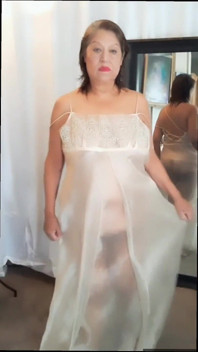 BBW 71-jährige oma tanzt im transparenten kleid und masturbiert haarige muschi mit meinem dildo