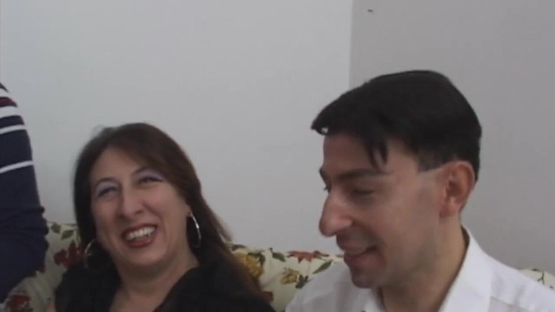 Milf in Love: बदसूरत इतालवी चोदने लायक मम्मी को गांड में लंड लेना पसंद है