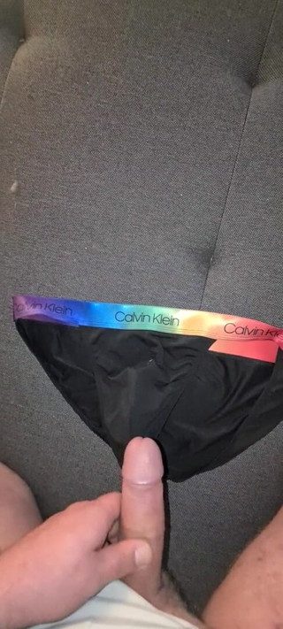 CumShorts: Pancutan mani pada seluar dalam saya