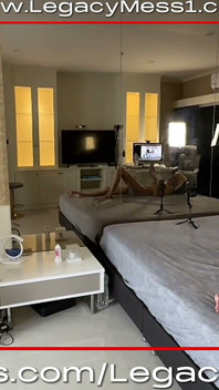 두 명의 섹시한 금발의 아시아 쉬멜이 다른 원시 딥 애널을 따먹어