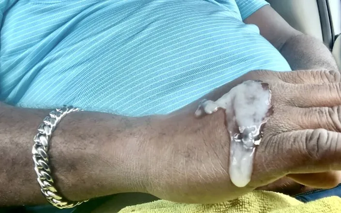 Jamdown26: Black guy masturbating outdoor and cumming with big load