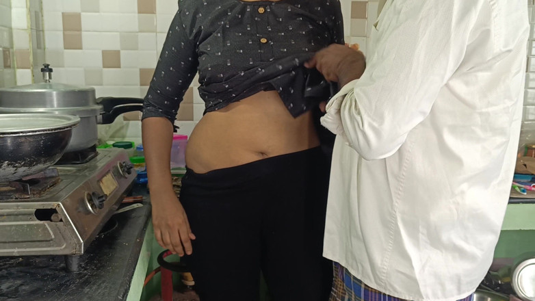 Palani69: Femme au foyer, baise torride dans la cuisine