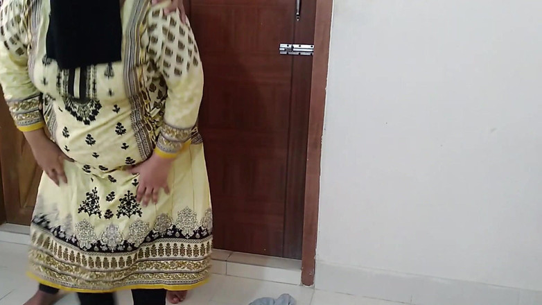 Aria Mia: While Ayesha Bhabhi Is Sweeping Her Room, Devor Comes &amp; Gives...