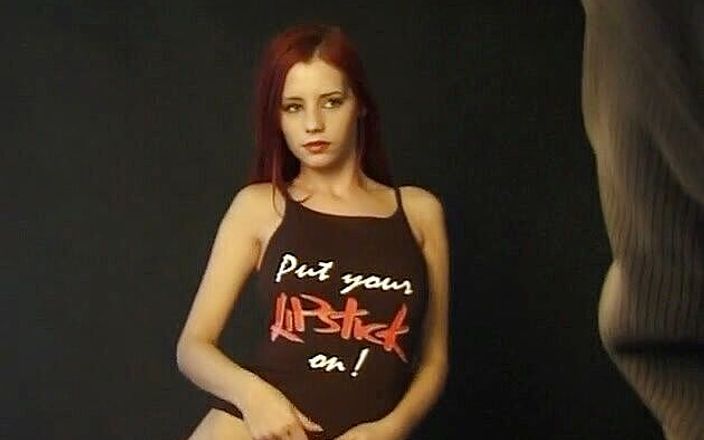 Flash Model Amateurs: Em gái tóc đỏ nóng bỏng chụp ảnh khỏa thân