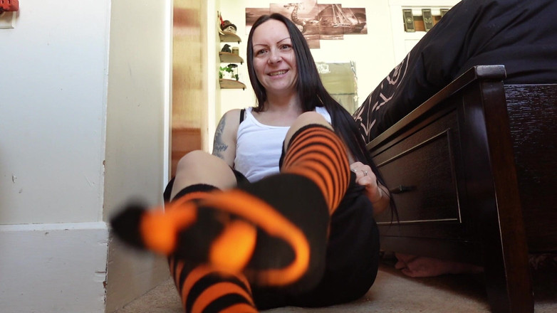 Raven Willow: 애널을 따먹히는 발정난 십대