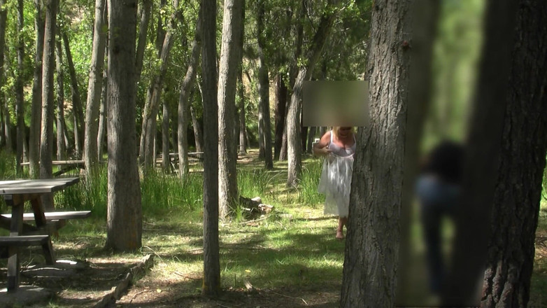 Julie Cunningham: Фотосесія Джулі Каннінгем за межами лісу клієнта