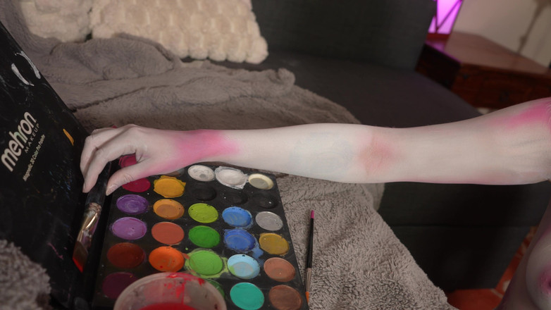 Em Yang: POV: Kitty body paint fick erfahrung