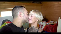 Nova vizinha milf fodida na casa do jardim