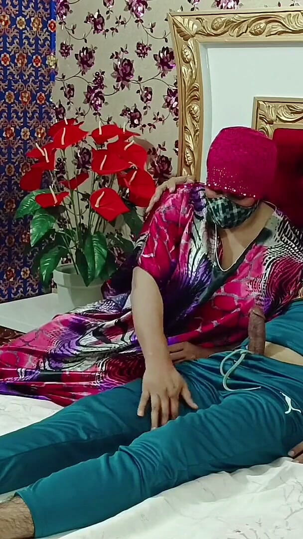 RajuIndianPorn: Індійська бхабхі з великою дупою жорстко відтрахана її деваром