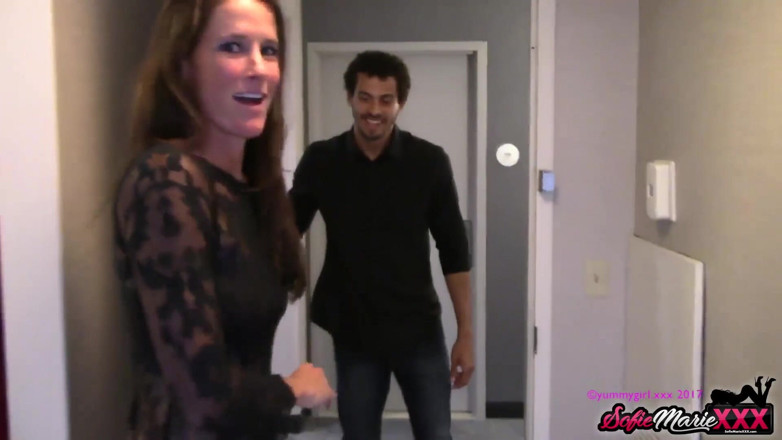 Sofie Marie: L'adorabile milf Sofie Marie viene devastata da un cazzo enorme...