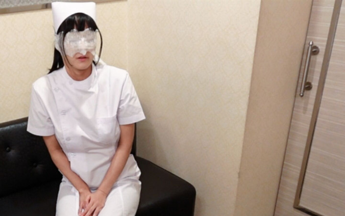 ushirosugatanomiki: Nova enfermeira goza na cama