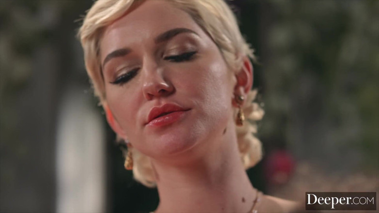 Deeper: Derin. Bir asmr kaseti Alina'nın sapkın cinsel fantezinin kilidini açıyor