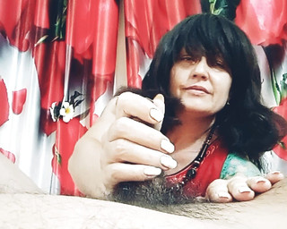 Bolly Karma: Muž strčí celé svého ptáka do této prémiové děvky úst