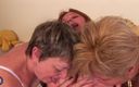Mature NL: Sapık orta yaşlı seksi kadınlarla ev partisi