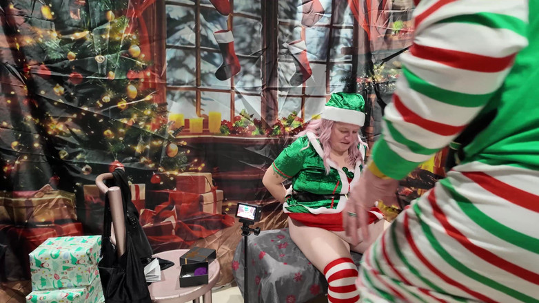 The Izars: Hari 7: Diri di rak mainan seks