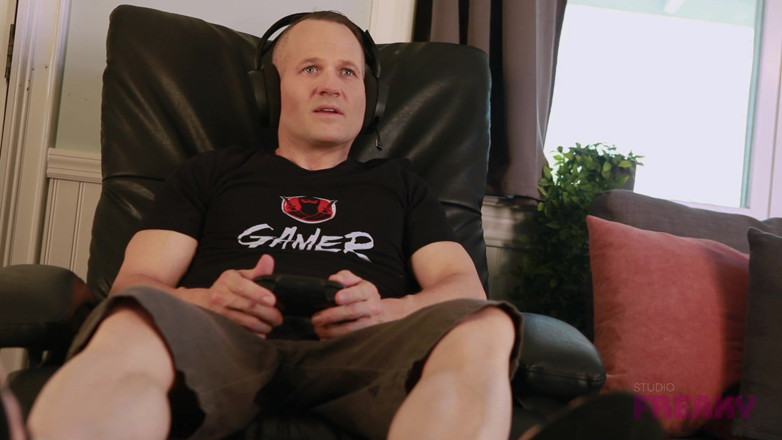 Stellina Obscura: Sissy Gamer Gurl: Femdom Pegging &amp; Deep Fisting Full-length (1080p)