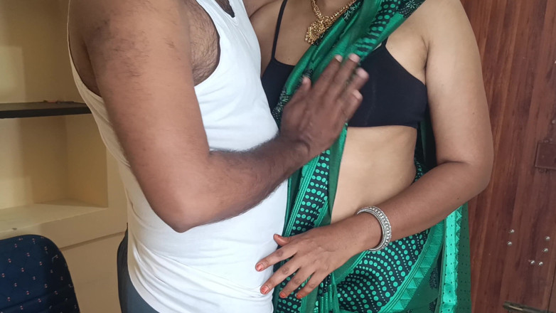 Palani69: Bà dì saree màu xanh lá cây nóng bỏng lãng...