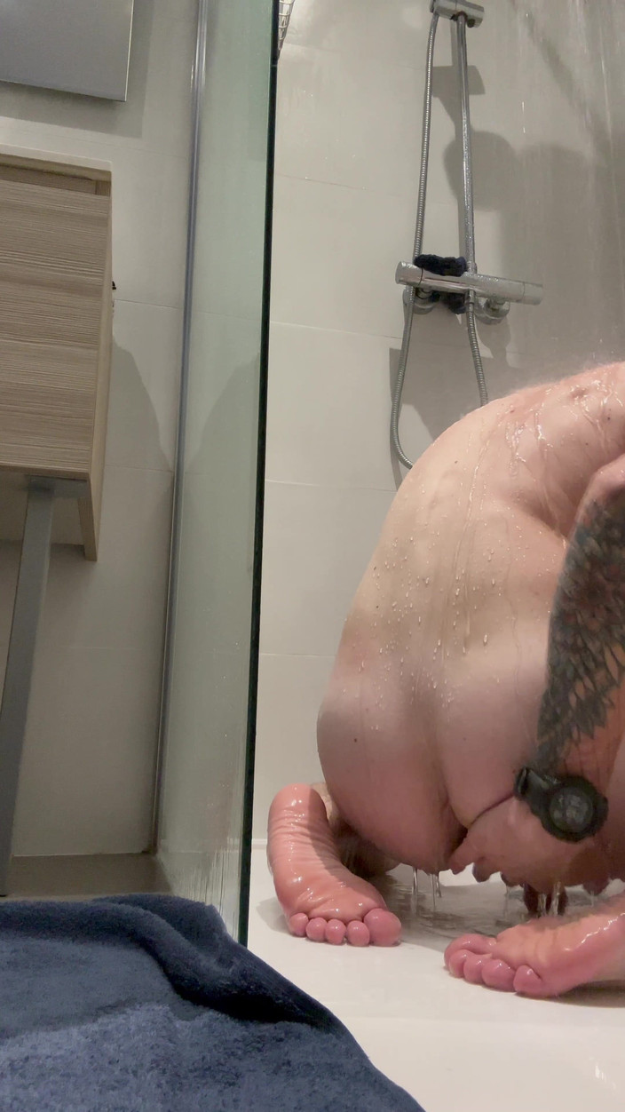 TinySimon: Un Français fait le show sous sa douche