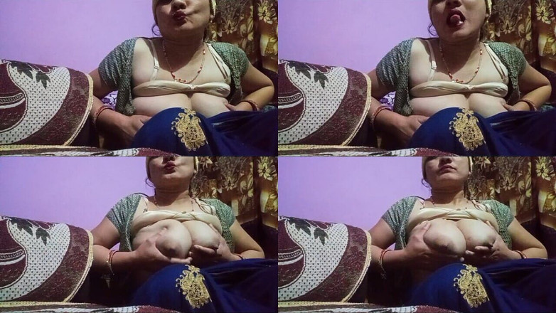 Sexy gunjan: Hintli süper ateşli yenge vücuduna ve göğüslerine masaj yapıyor