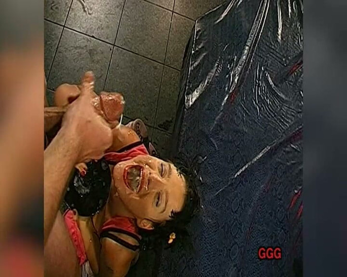 Teen clips and best blowjobs: Ggg John Thompson - gangbang con los ojos vendados encadenado
