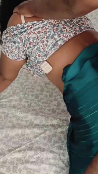 フルムービー:服にアイロンをかけるときの義理の妹のクソ