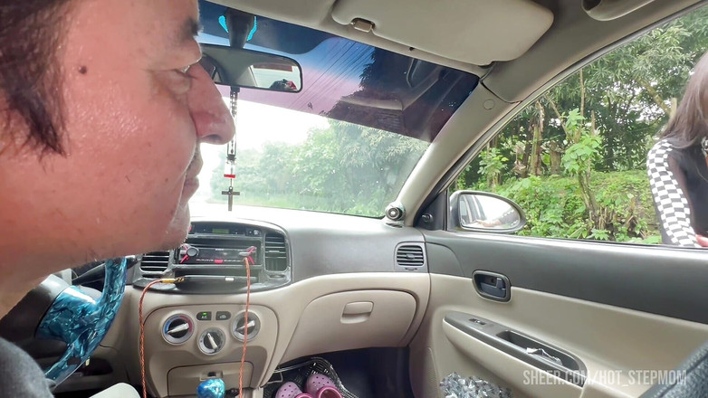 Lady: 本物 - ラッキーなタクシー運転手は、彼が道で出会った巨乳の継母をファックします。