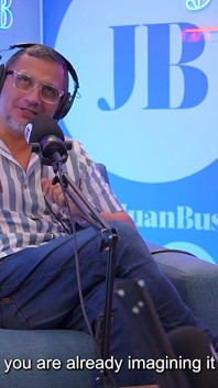Kata Sanchez 热辣熟女无法抑制在振动机上射精的冲动 - juan bustos 播客