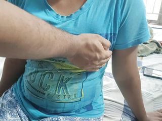 Vaigavarun45: 彼氏とのMallu Bhabhiホットロマンス - おっぱいを押すカップル