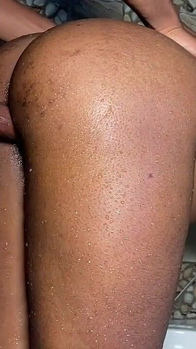 MisterMaxxy: 大きな胸、継母が私が彼女を見ているのを見つけた