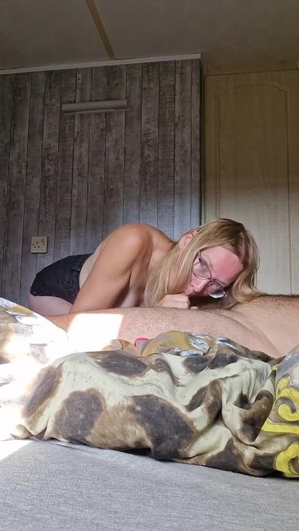 Sexy Butterfly: Memberi Forestviking Blowjob Dalam Karavan