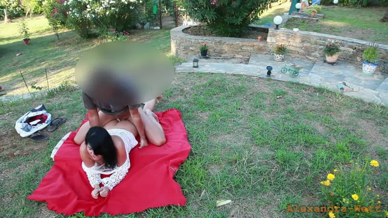 Alexandra Wett: Outdoor extreme !! Free fuck in the botanical garden!
