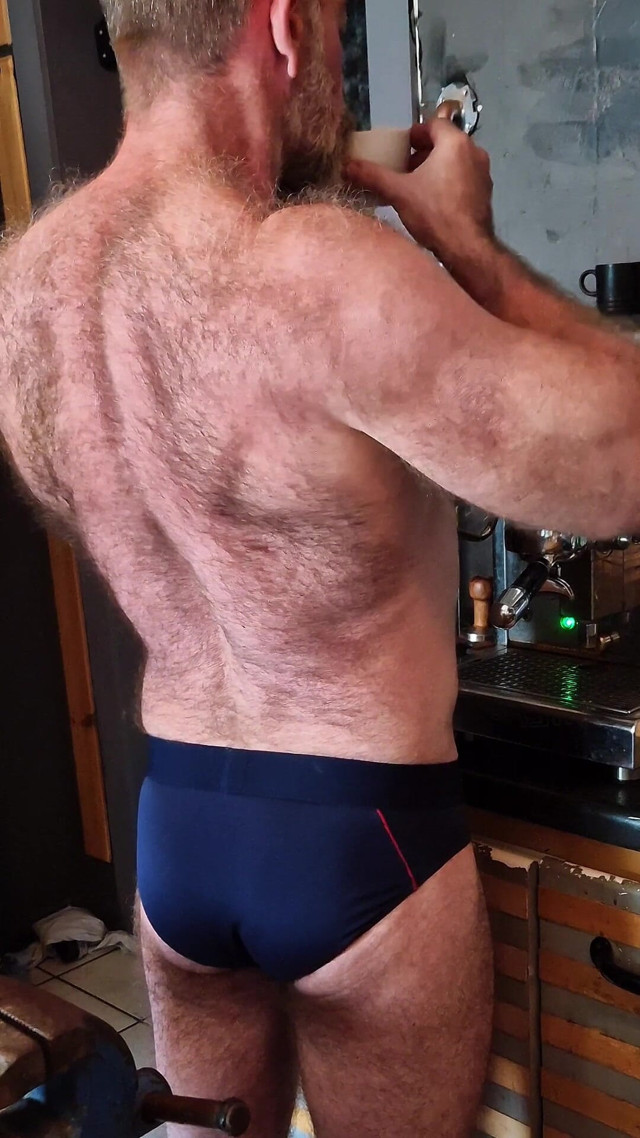 Muscle Bear Has Coffee (Jack van Dean)
