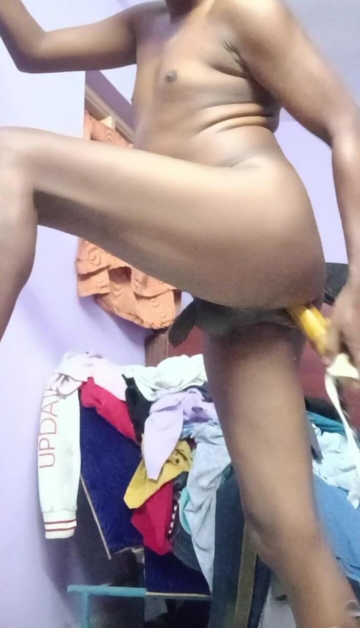 E. G Hot Fillings: Анальний трах з ділдо