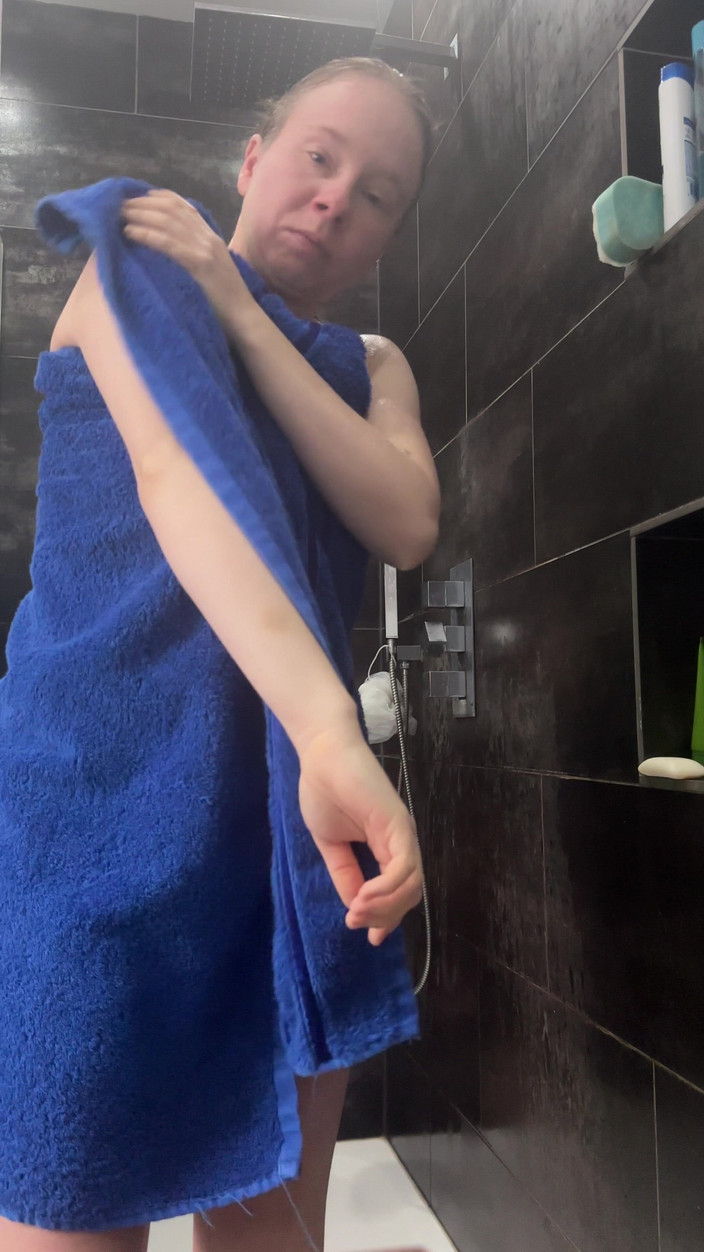 SweetLucy96: Прийми душ зі мною