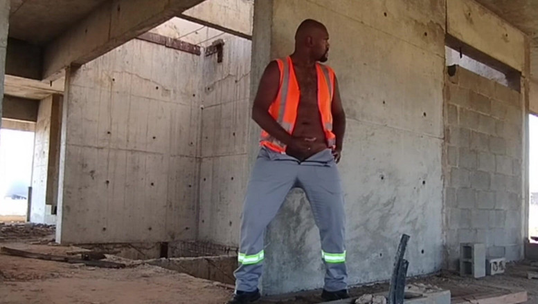 TheBlacKHunterr: Efter jobbet stannade jag till vid byggarbetsplatsen för att komma