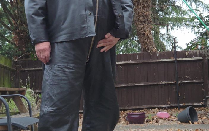 Leatherman63: Early Morning Leather