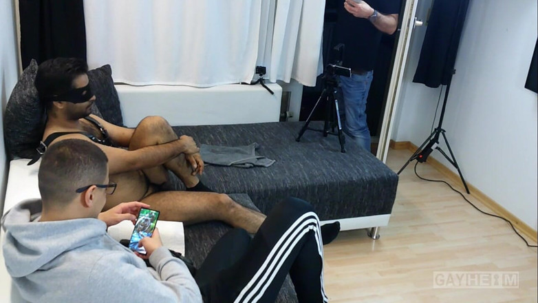 GAYheim: Doğum Günü Için 24 Cm - Xxl Çıplak Komşuları Mutlu Eder