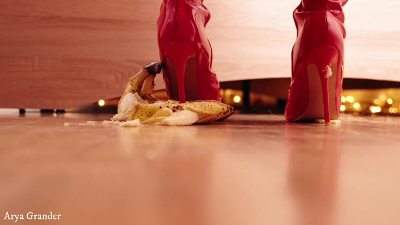 Arya Grander: Bananenplosh video lesbisch plezier eten knijpbeurt
