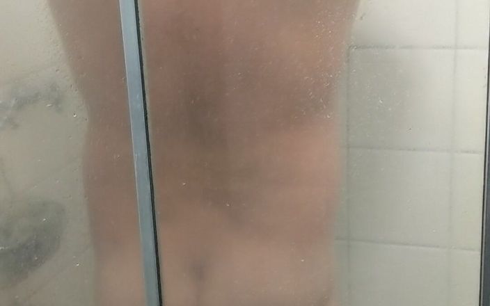 Clam rubber: Horny Man Showering