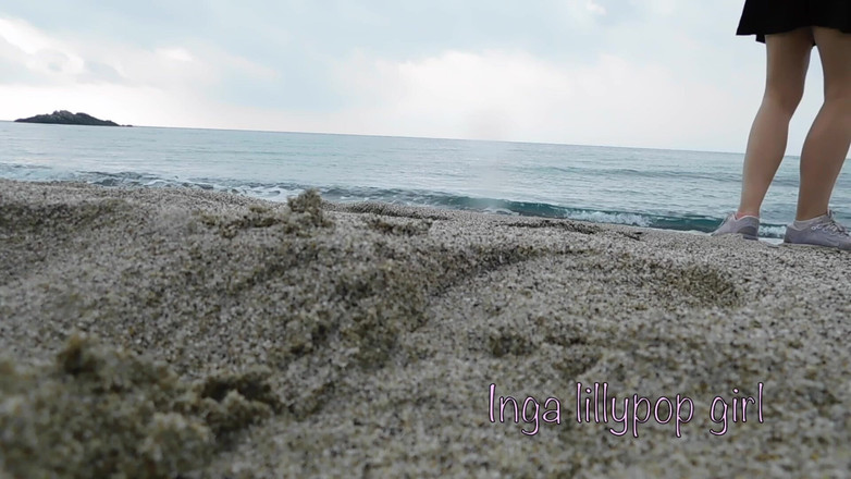 Inga lillypop girl: Teen Girl Masturbate on the Beach