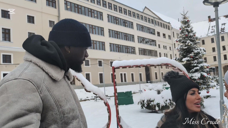 Miss_Crude: Khách du lịch ở Budapest chảy tràn tinh dịch khổng lồ