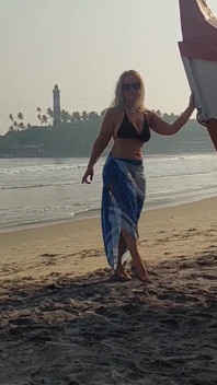 Reife blonde ehefrau selena genießt sex in nylon nach dem gehen