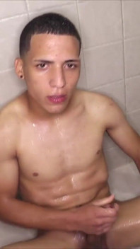 Latino Papito spust pod prysznicem