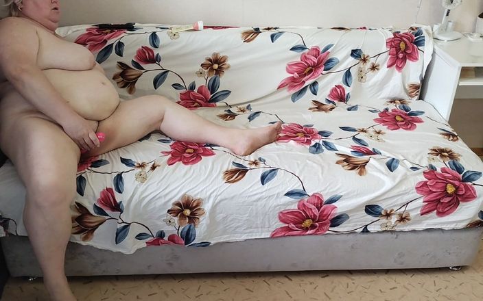 Zona901: Üvey anne büyük kıllı amına oyuncaklarla mastürbasyon yaparak zaman geçiriyor