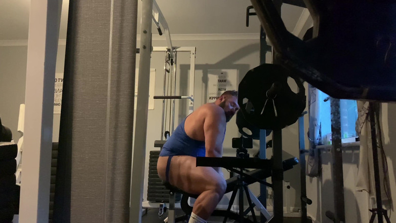 Jack stacked: Dildo anale scopata in palestra