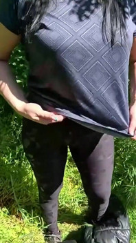 Sexy venkovní kouření a hra s mrdkou s péřovou bundou 269