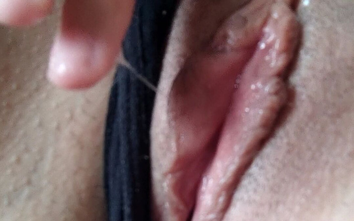 Jane'spanties: Detailní masturbace se mnou, krásná mokrá kundička