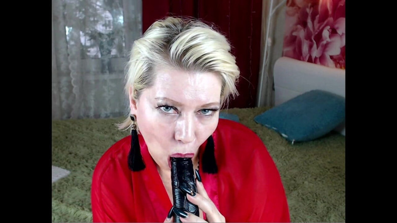 AimeeParadise: Madura webcam cadela Aimeeparadise. Masturbação como forma de arte!