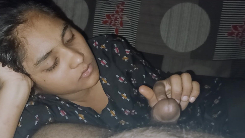 Couplemastiii: Indian Muslim Dick Suck by Home Maid
